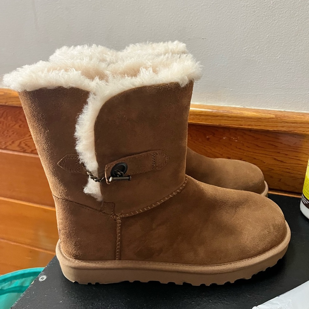 New Chestnut Ugg’s Estera Boot Size 8